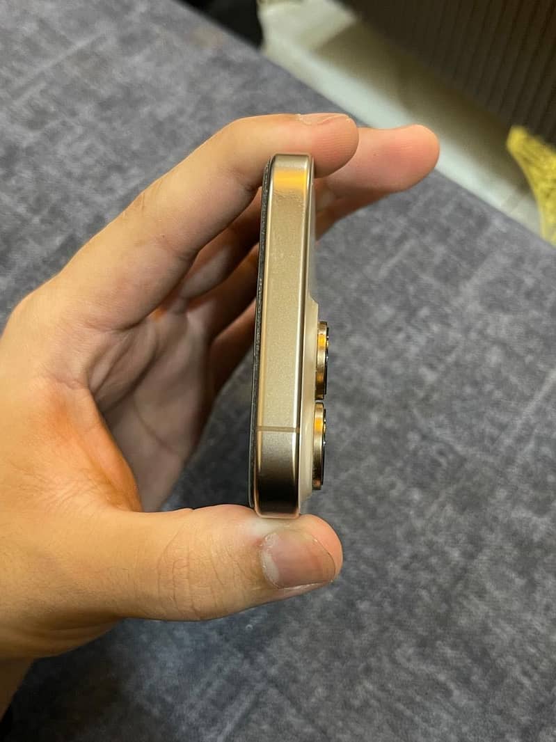Apple iPhone 16 Pro 4