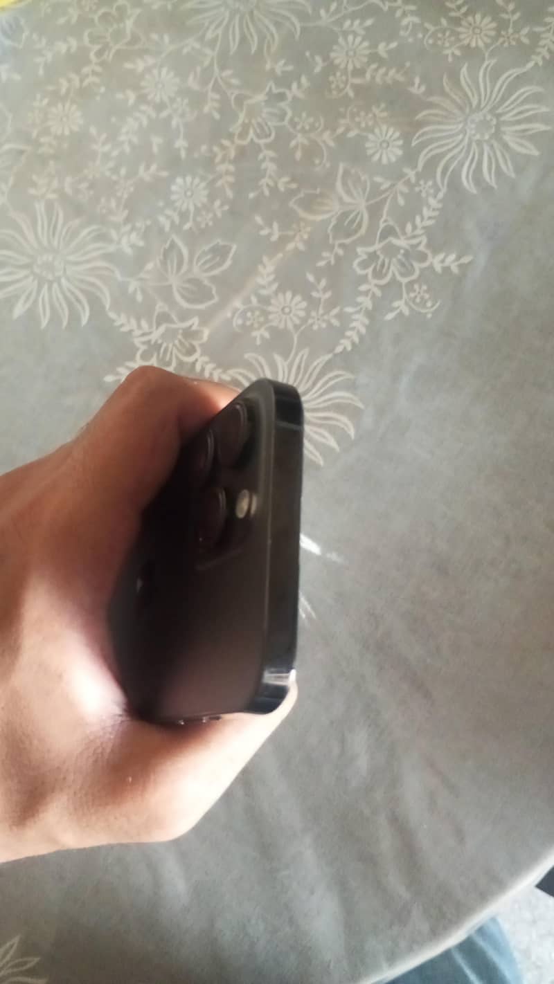 iPhone 14 pro max 2