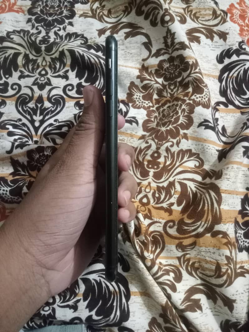 Apple iPhone 7 Plus 1