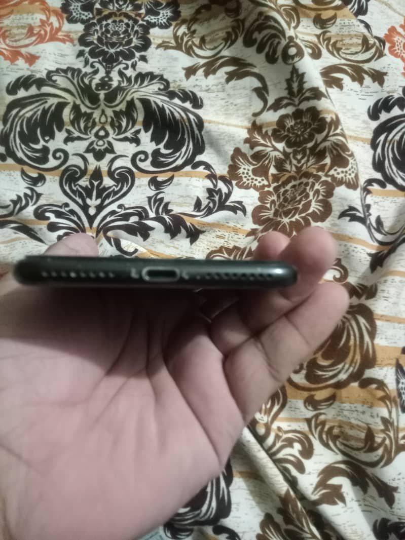 Apple iPhone 7 Plus 2