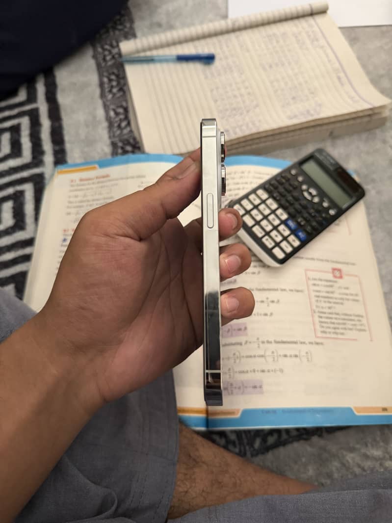 Apple iPhone 14 Pro 2