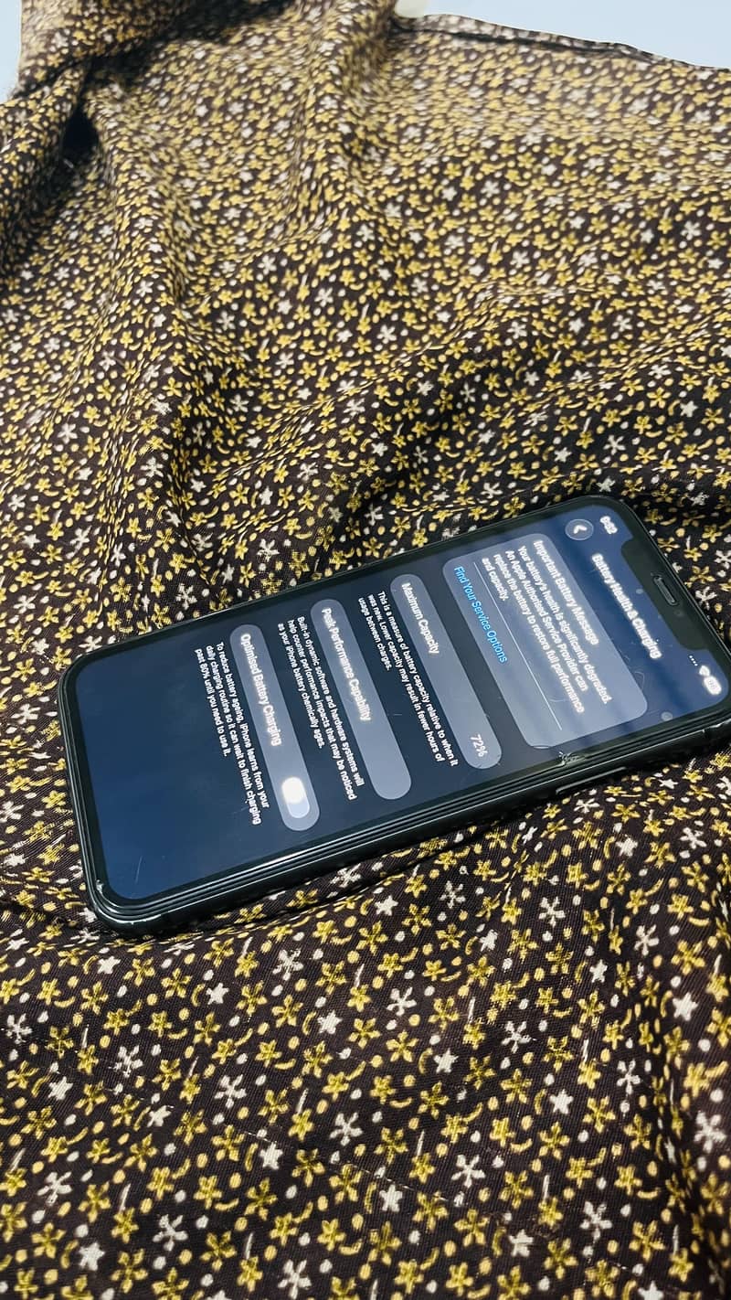 Apple iPhone 11 4