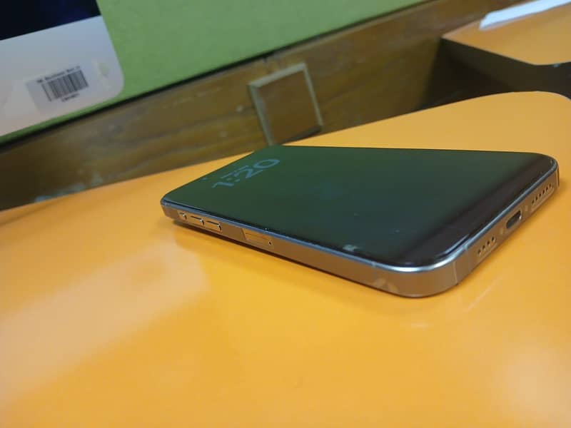Iphone 15 pro max 3