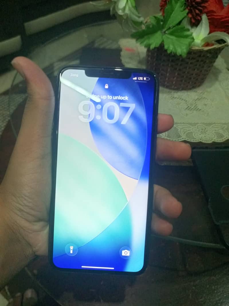 Apple iPhone 11 Pro Max 2