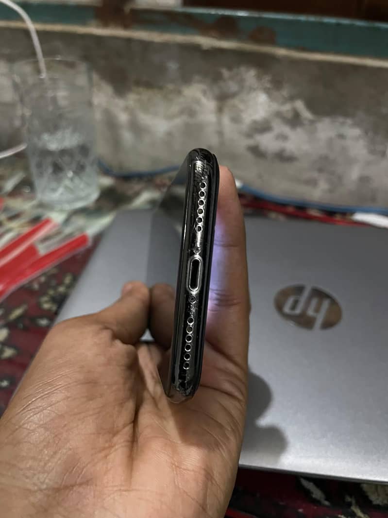 Apple iPhone X 4