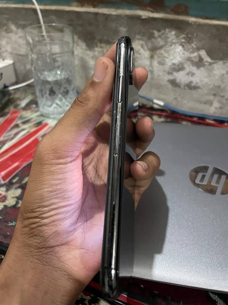 Apple iPhone X 5