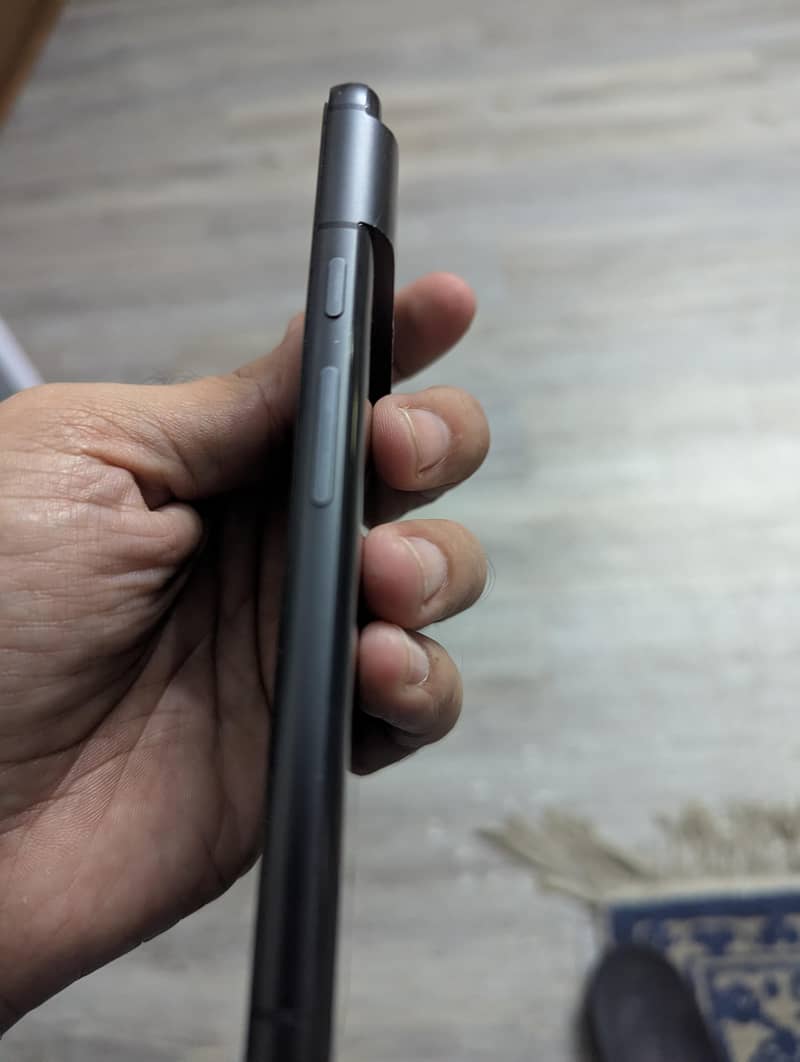 Google Pixel 8 4