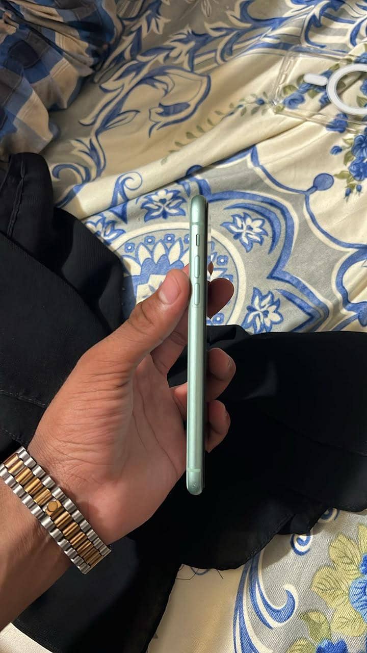 Apple iPhone 11 3
