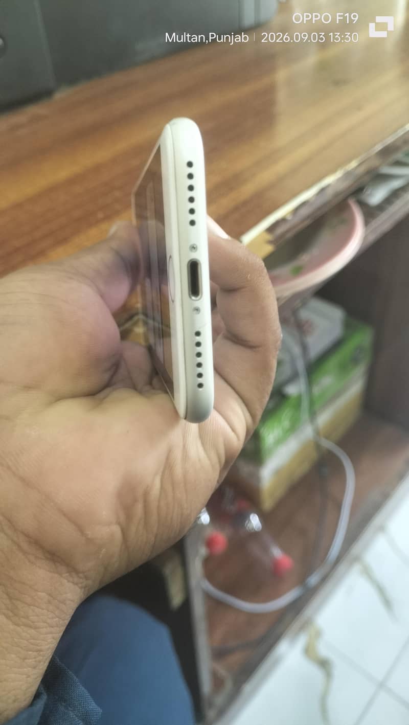 Apple iPhone 8 1
