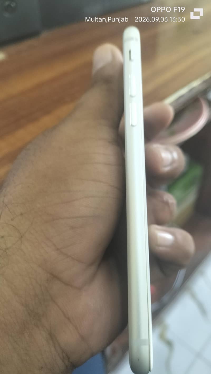 Apple iPhone 8 3