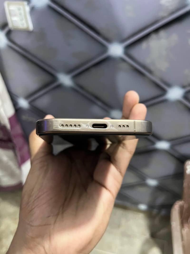 Apple iPhone 16 Pro 4