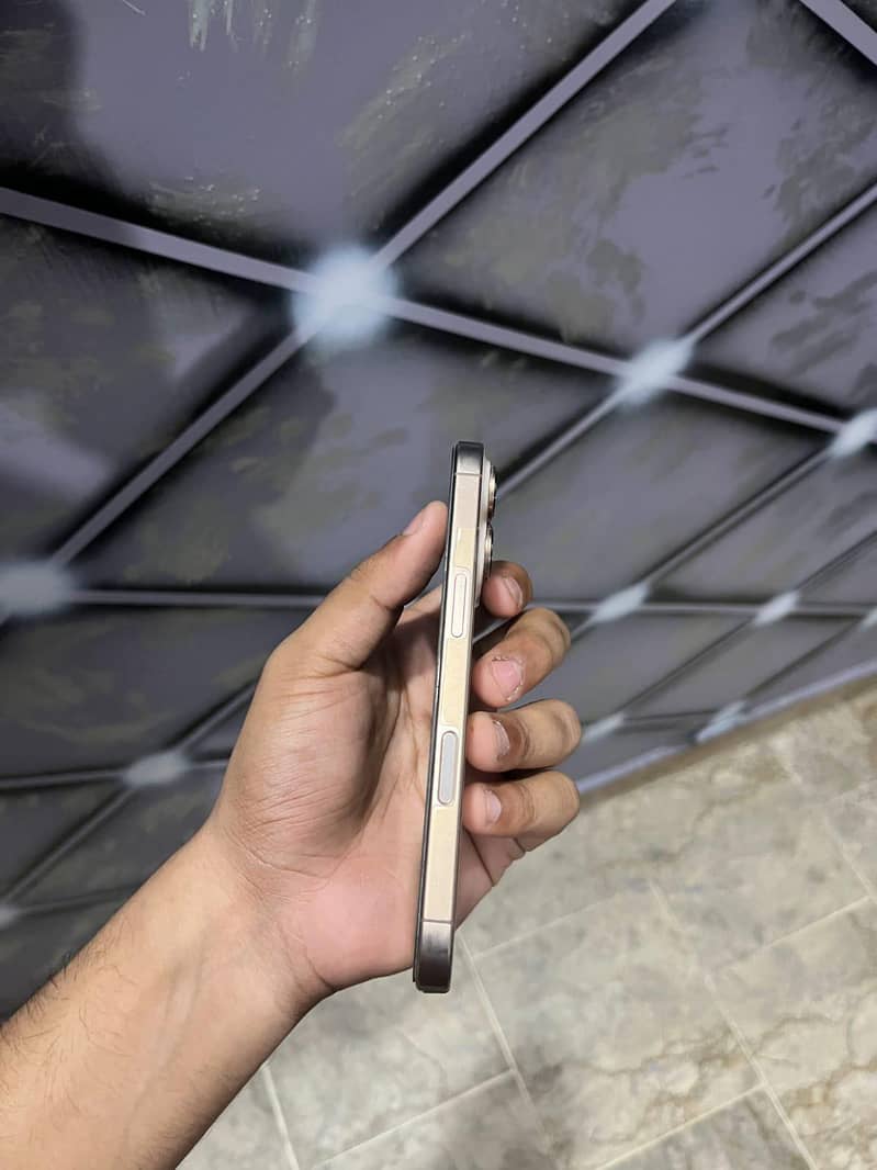 Apple iPhone 16 Pro 5