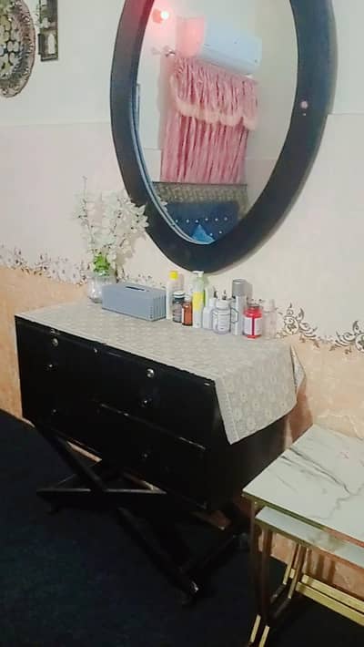 king size bed with 1 side table and dressing table