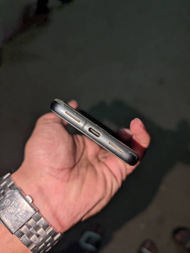 Google Pixel 8 4