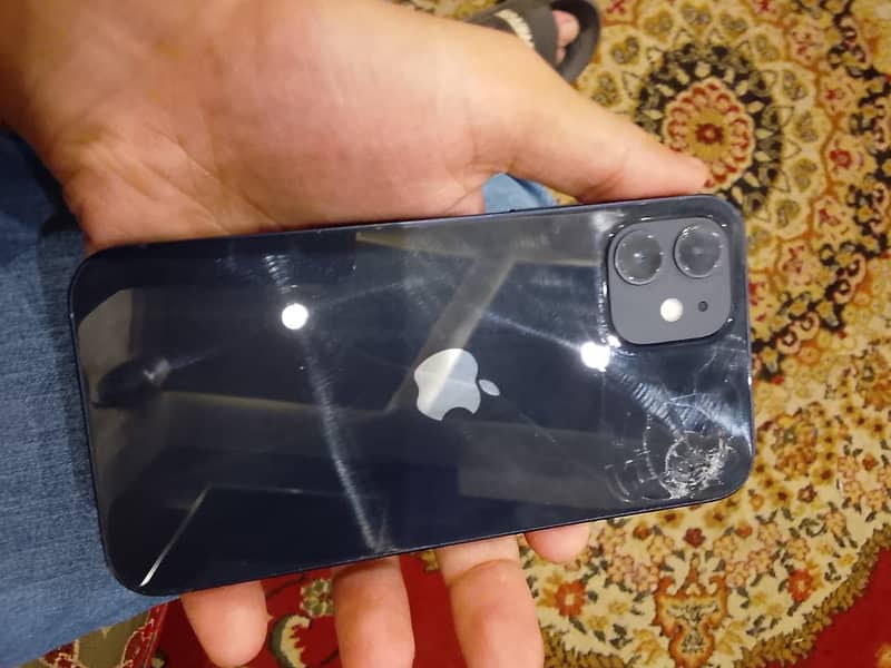 Apple iPhone 12 4