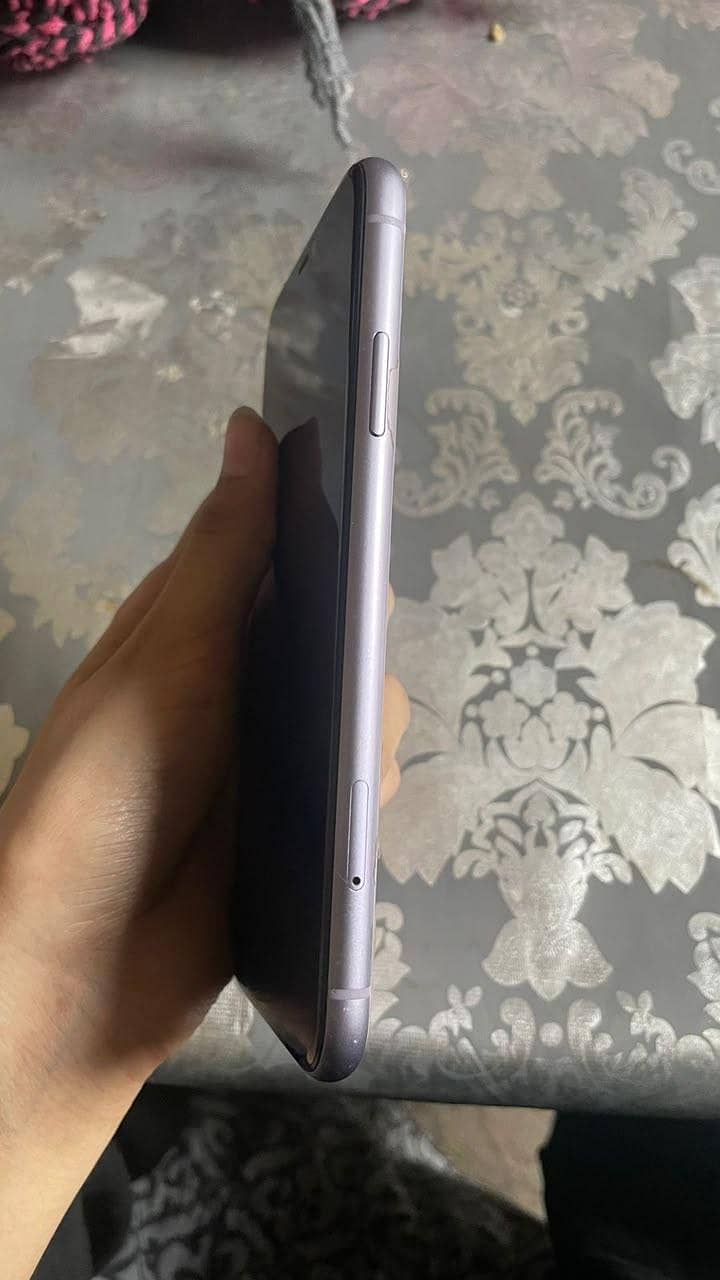 Apple iPhone 11 4