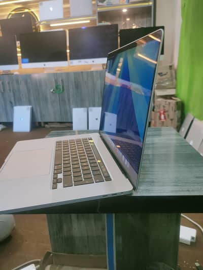 MacBook Pro 16-inch Core i7 | 16GB RAM | 500GB SSD | 4GB graphic
