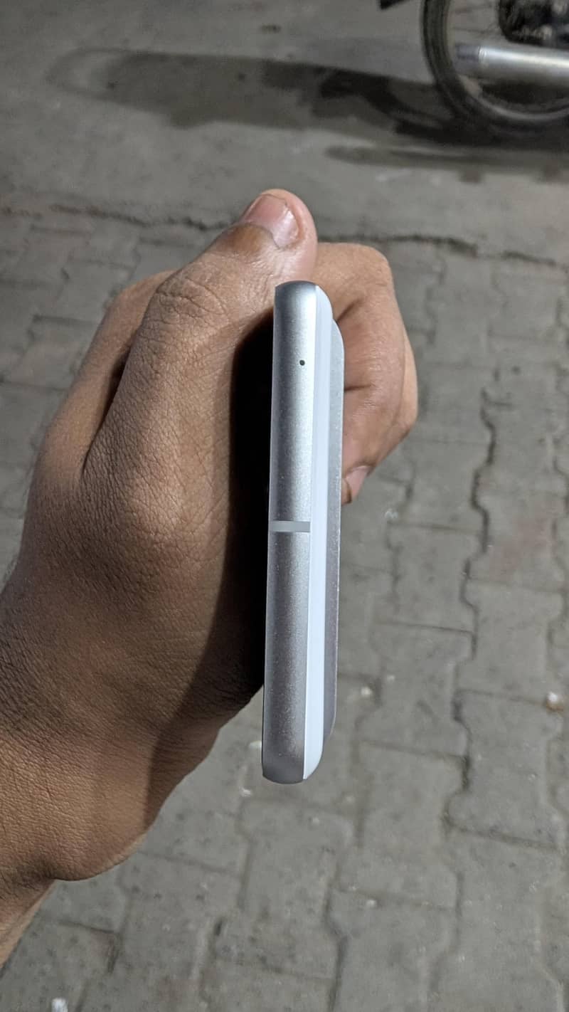 Google Pixel 7 4