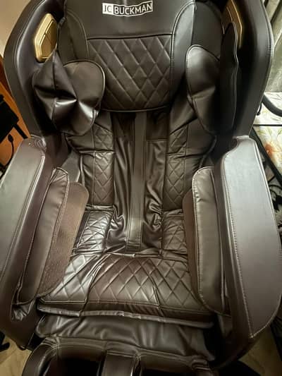 JC BUCKMAN RejuvenateUs 3D Intelligent SL Track Massage Chair
