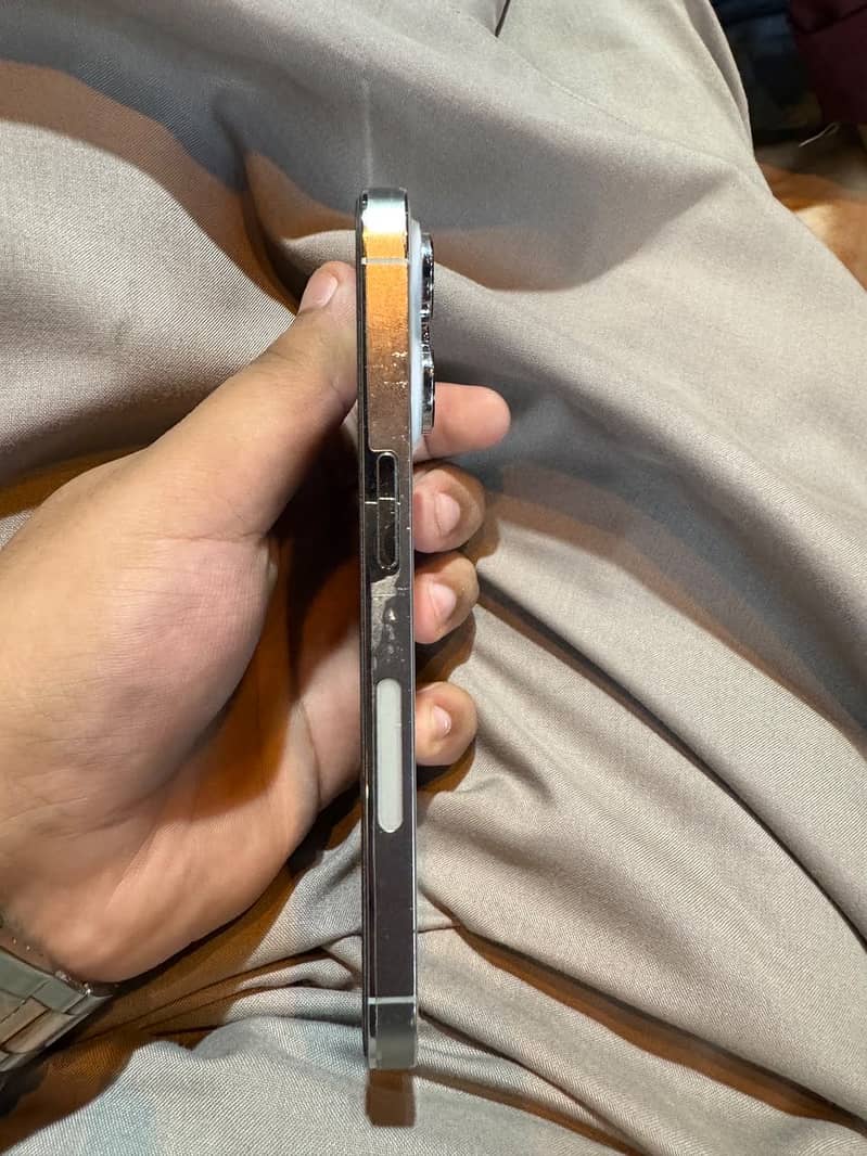 Apple iPhone 14 Pro 0