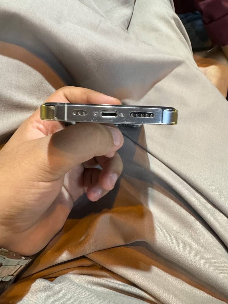 Apple iPhone 14 Pro 1