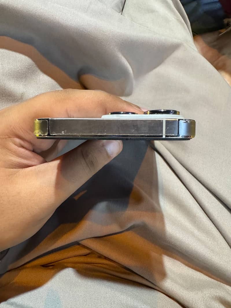 Apple iPhone 14 Pro 2