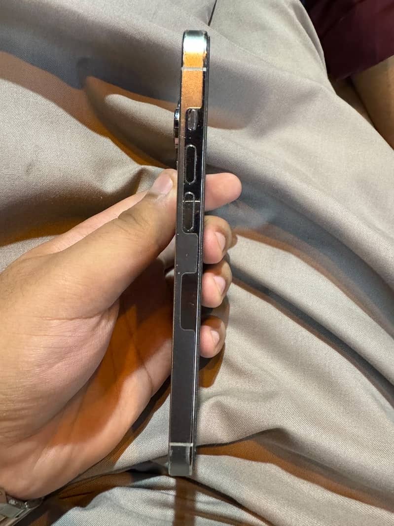Apple iPhone 14 Pro 3