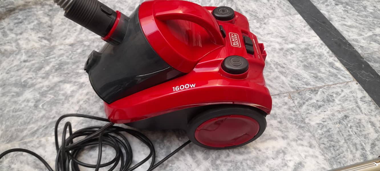 Black & Decker Vecuum Cleaner 1