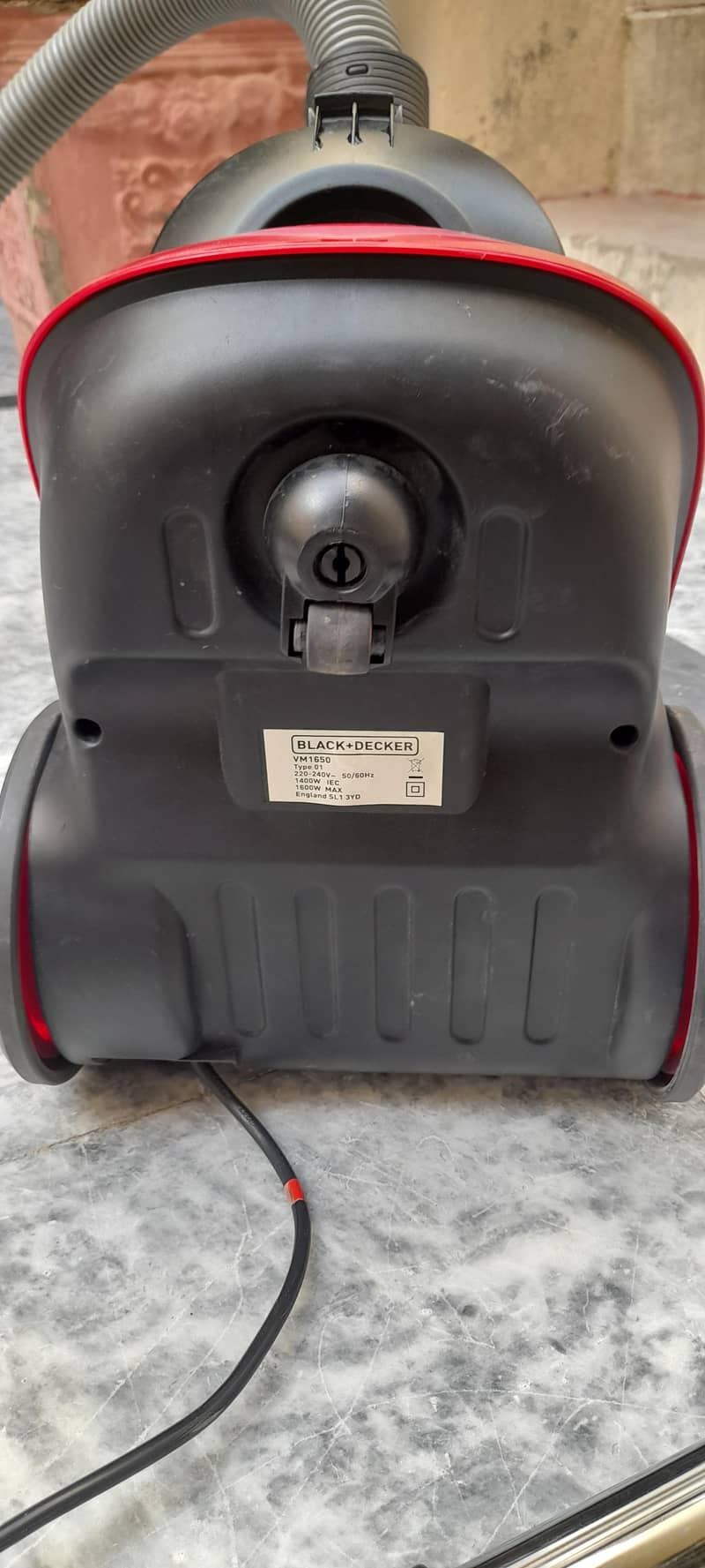 Black & Decker Vecuum Cleaner 2