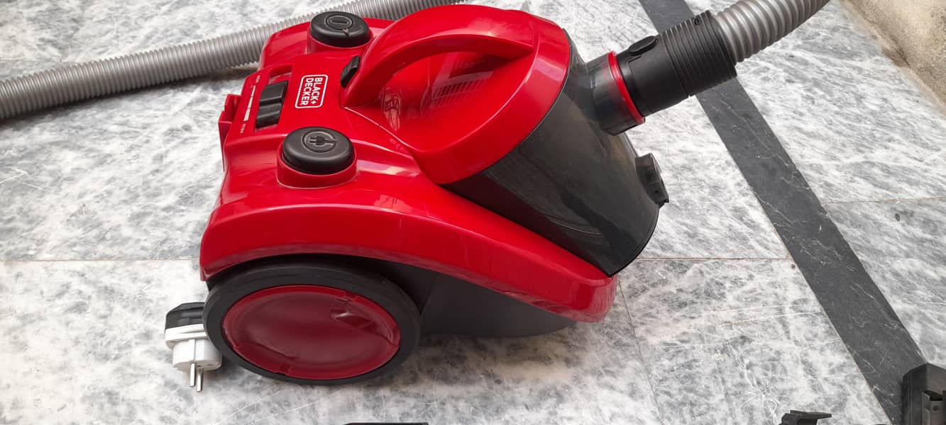 Black & Decker Vecuum Cleaner 5