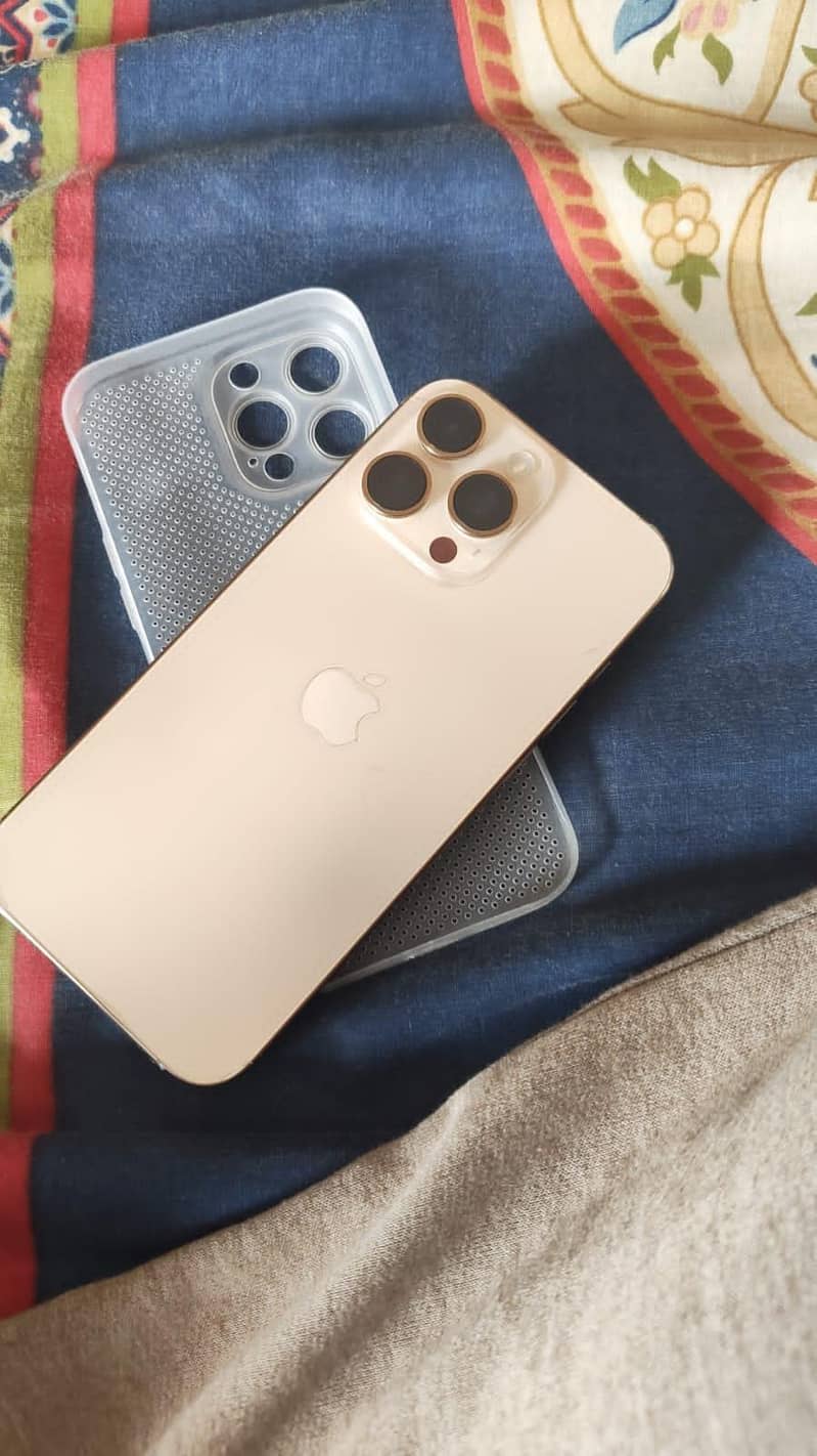 Apple iPhone 16 Pro Max 0