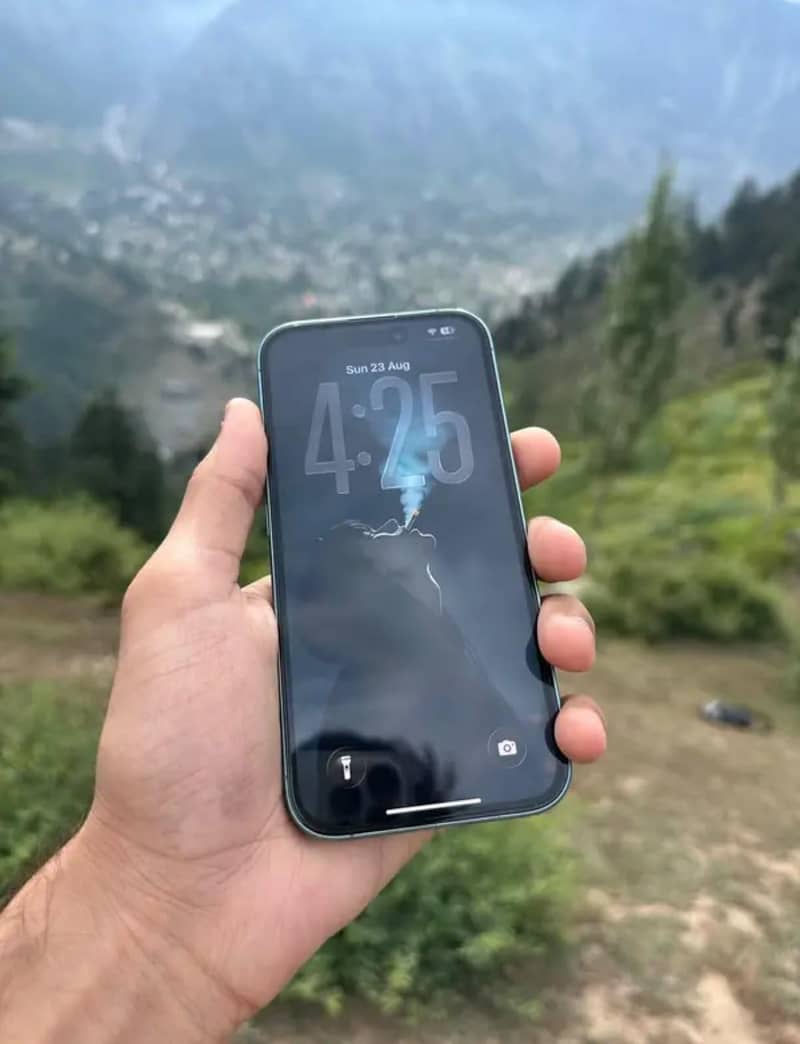 Apple iPhone 16 2