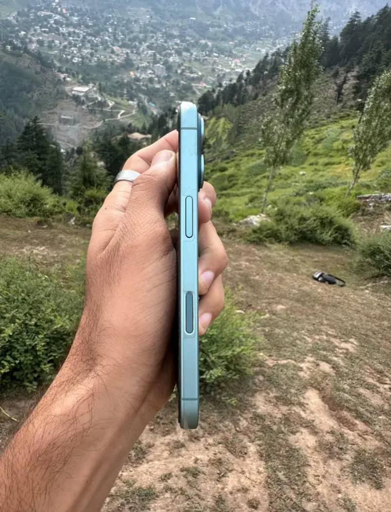 Apple iPhone 16 3