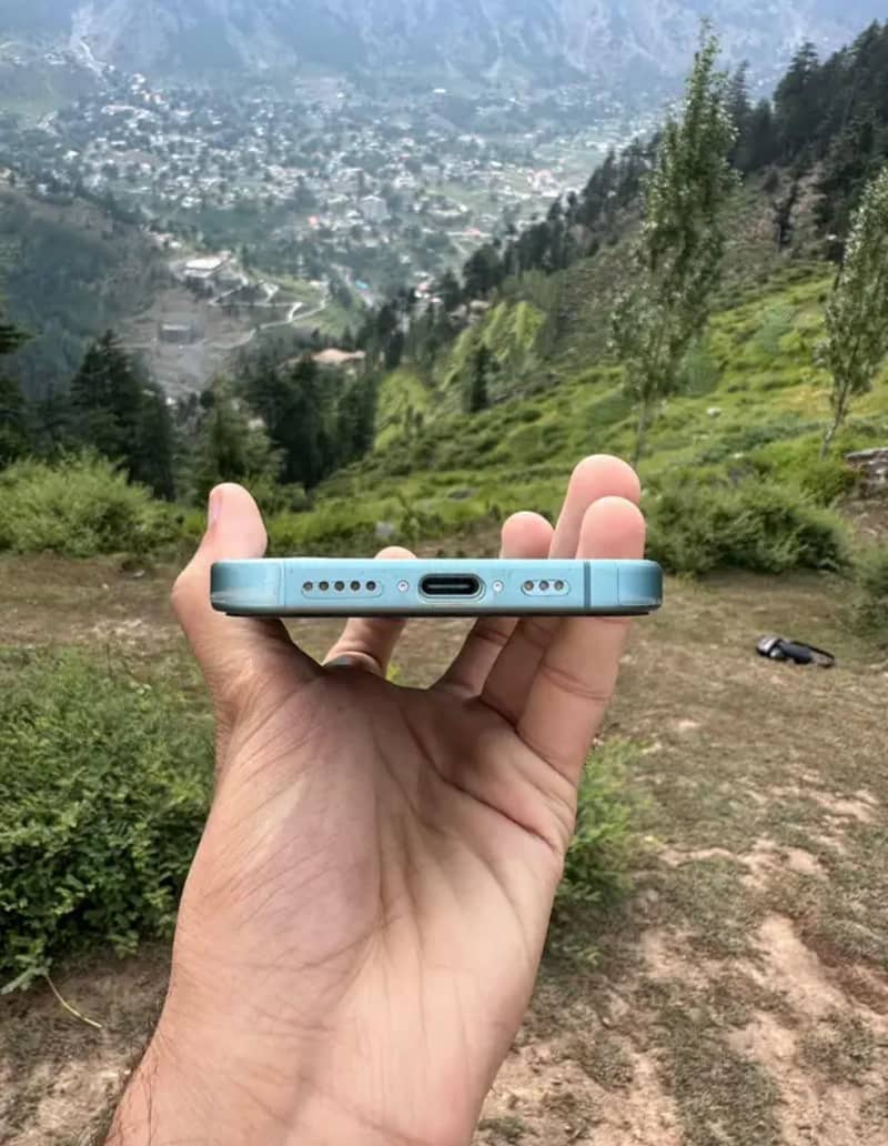 Apple iPhone 16 4
