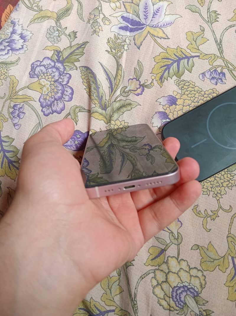 Apple iPhone 13 4