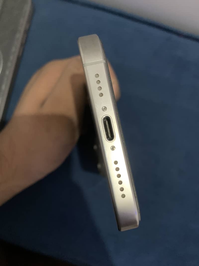 Apple iPhone 16 Pro Max 0