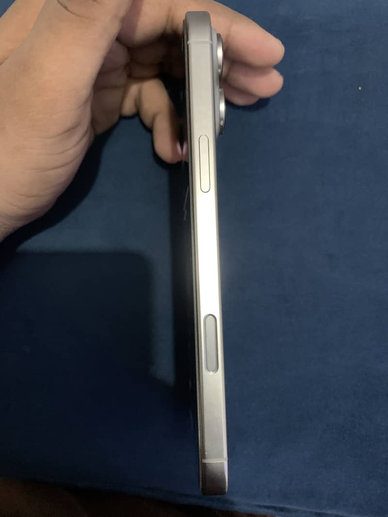 Apple iPhone 16 Pro Max 2