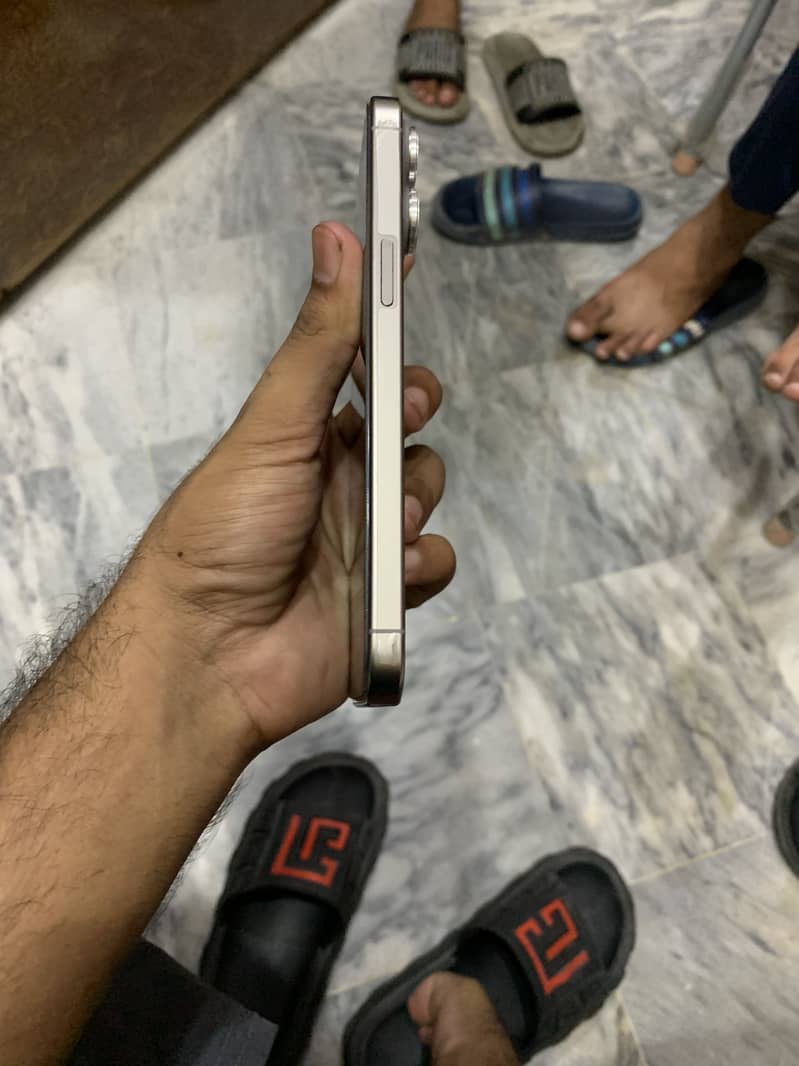 Apple iPhone 15 Pro Max 2