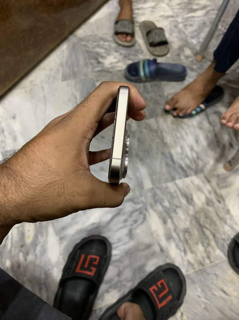 Apple iPhone 15 Pro Max 3