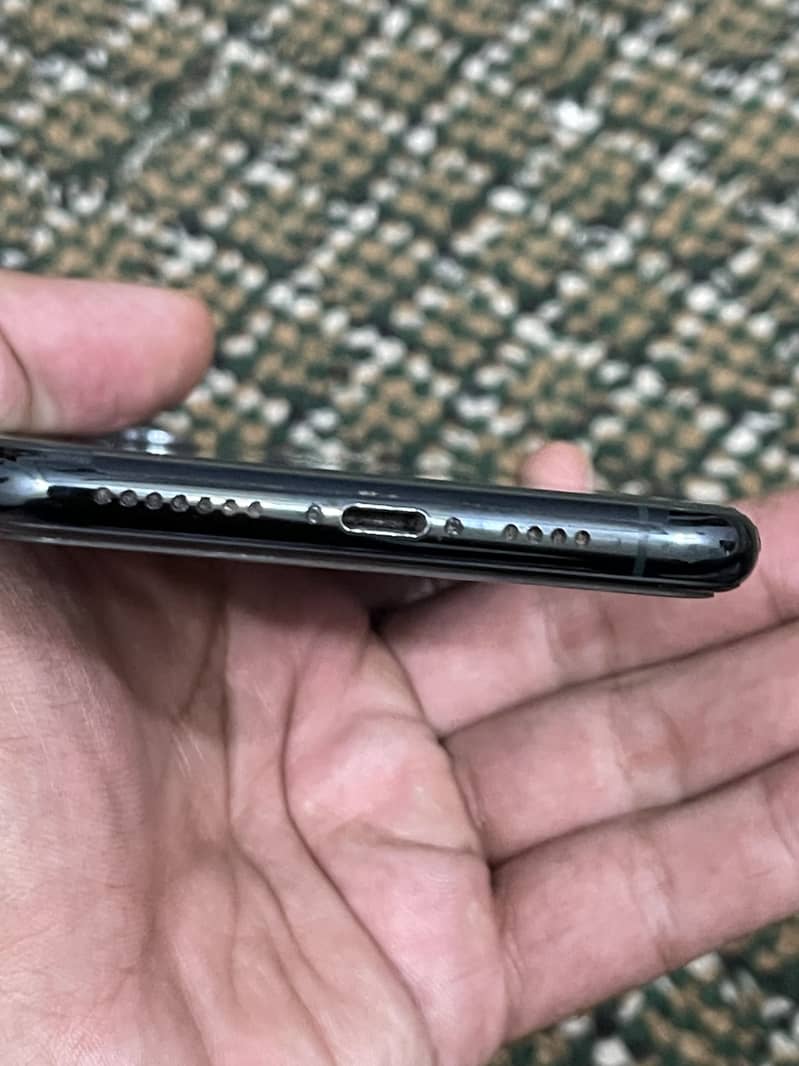 Apple iPhone 11 Pro Max 2