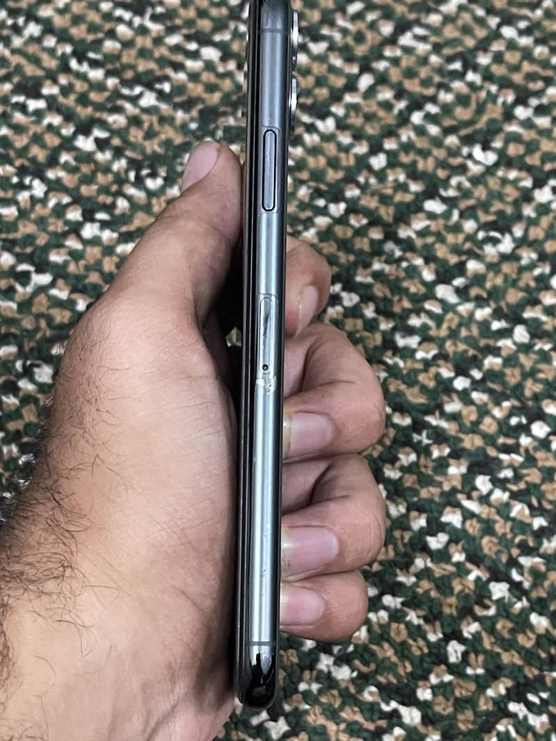Apple iPhone 11 Pro Max 3