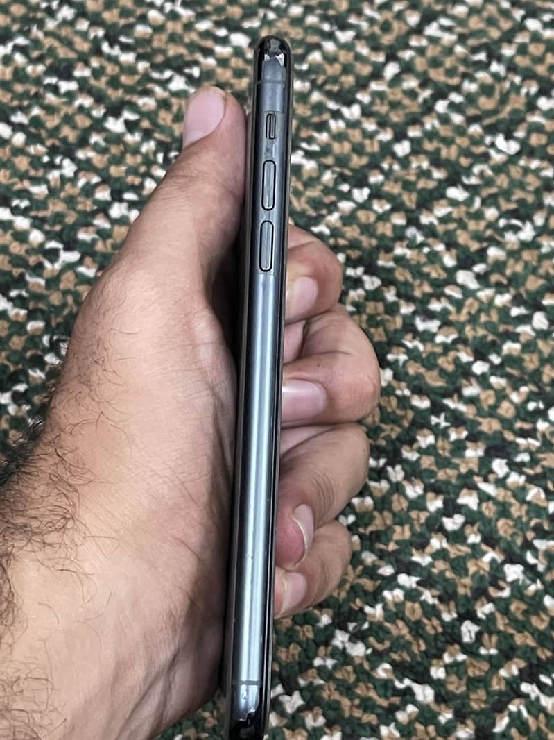 Apple iPhone 11 Pro Max 4