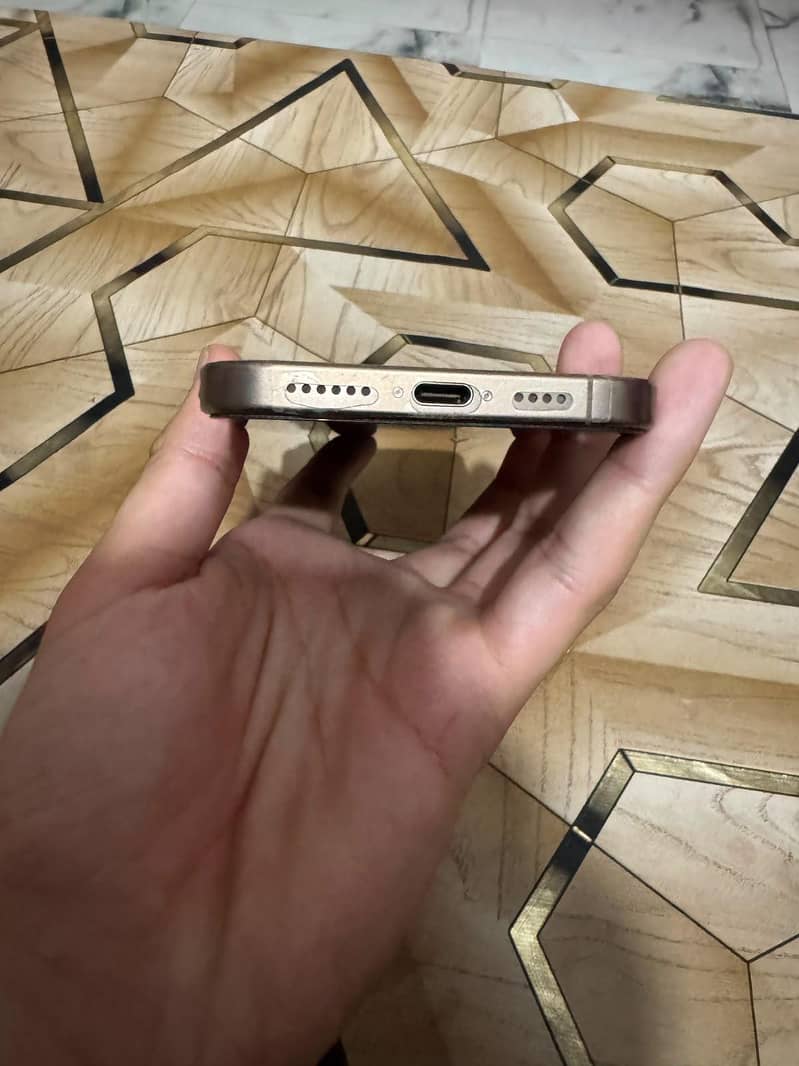 Apple iPhone 16 Pro Max 3