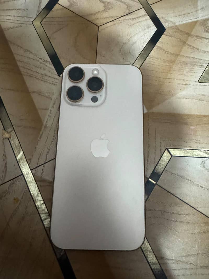 Apple iPhone 16 Pro Max 7