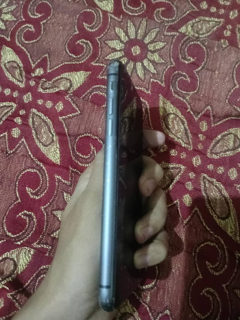 Apple iPhone 11 4