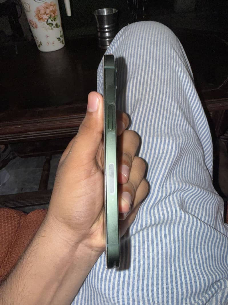 Apple iPhone 13 2