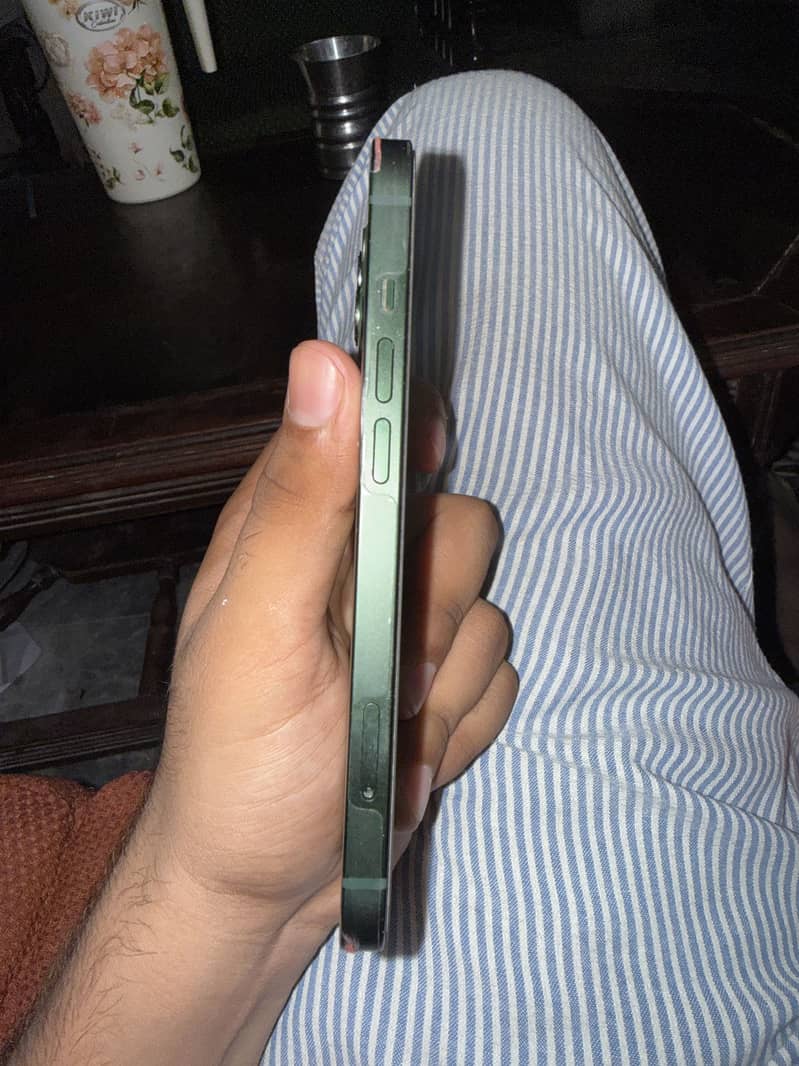 Apple iPhone 13 6