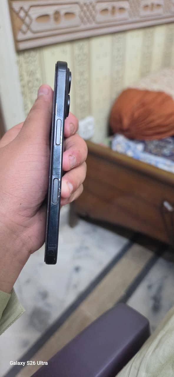 Apple iPhone 16 3