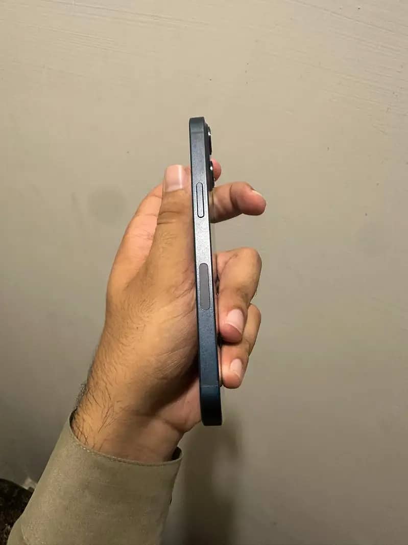 Apple iPhone 13 2