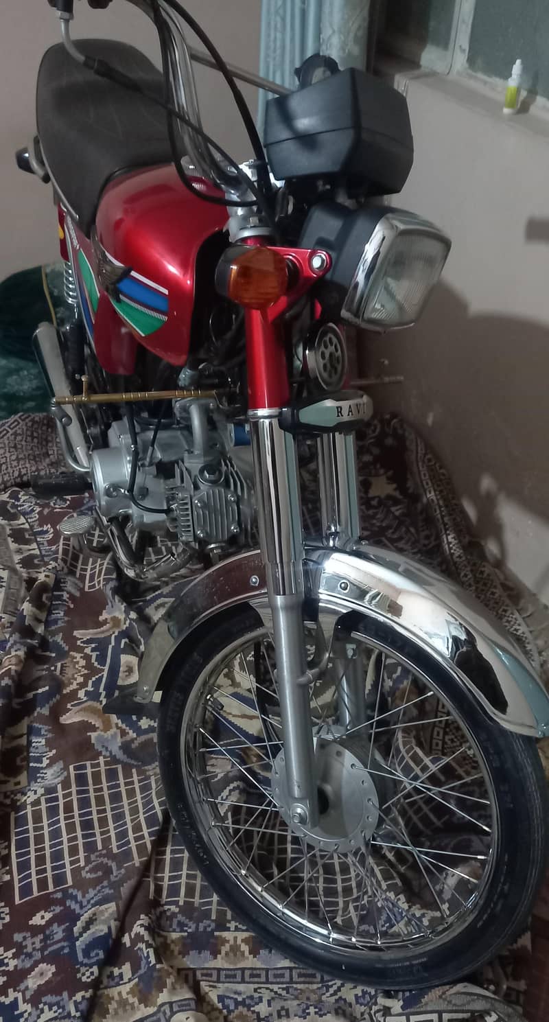 Ravi 2018 model. Zero meter condition. 8000 km driven. 6